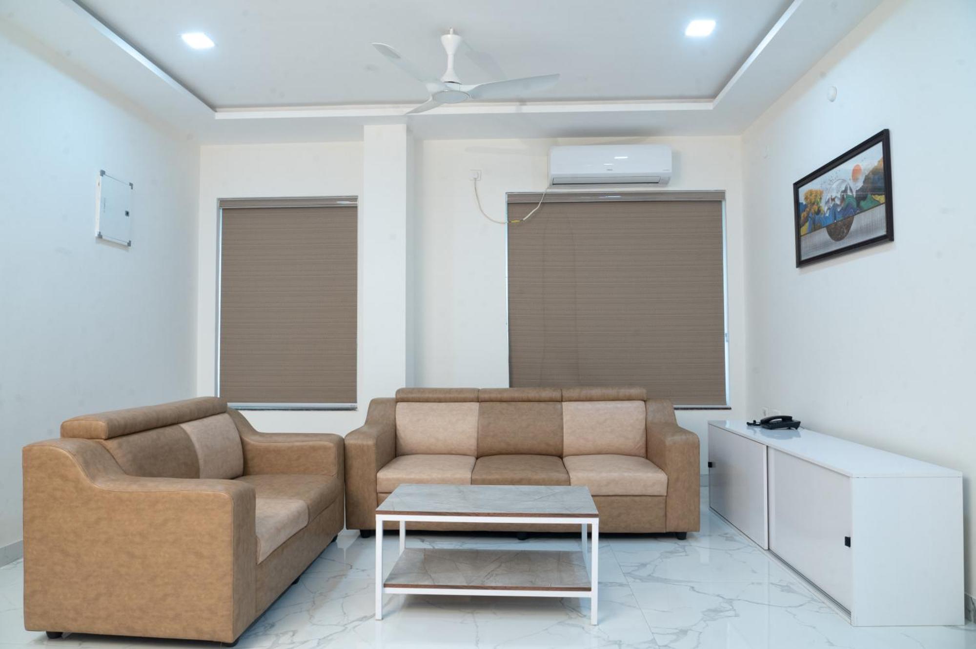 The Balcony Suites ไฮเดอราบัด ภายนอก รูปภาพ