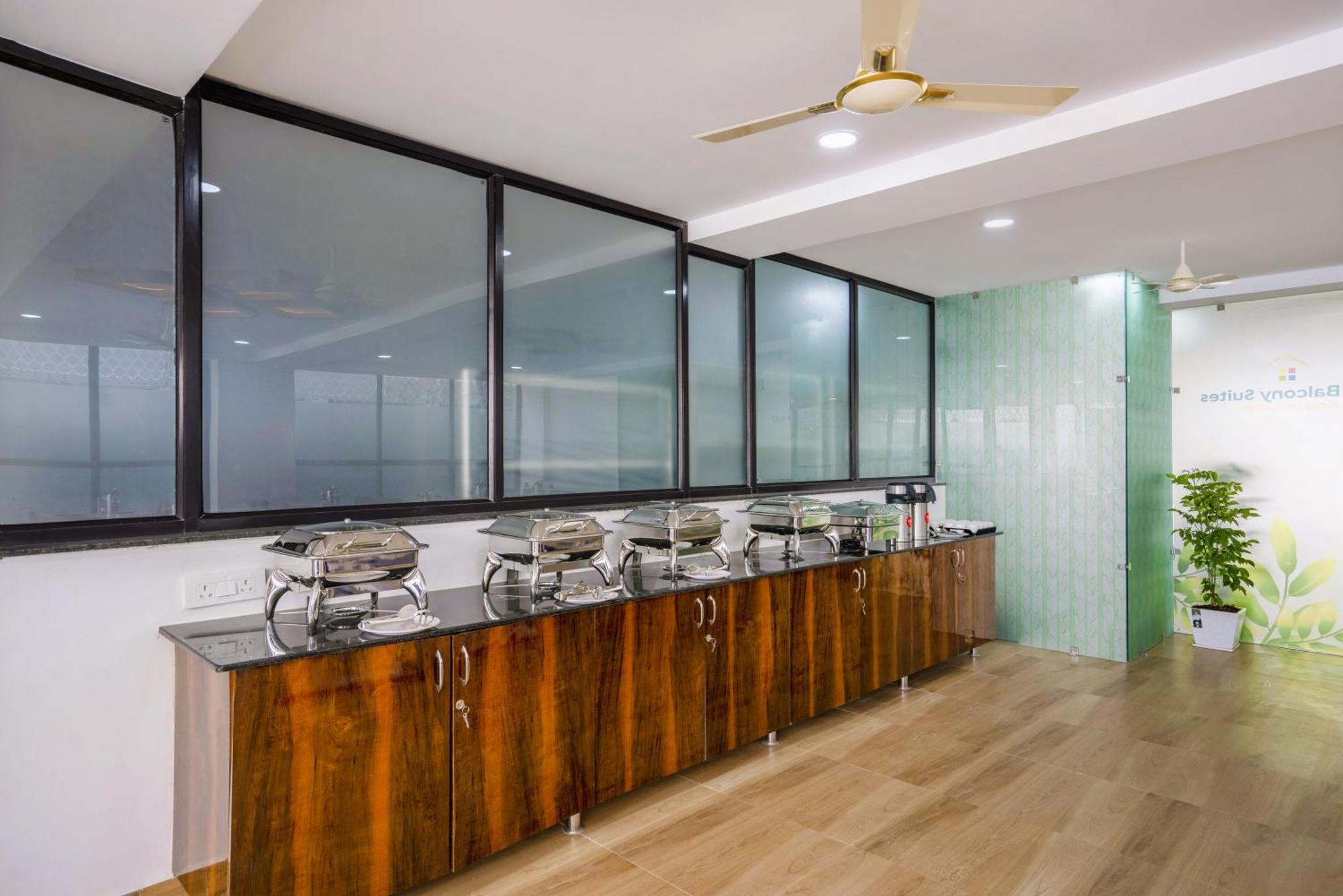 The Balcony Suites ไฮเดอราบัด ภายนอก รูปภาพ